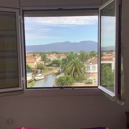 Apartment Am Kanal Empuriabrava
